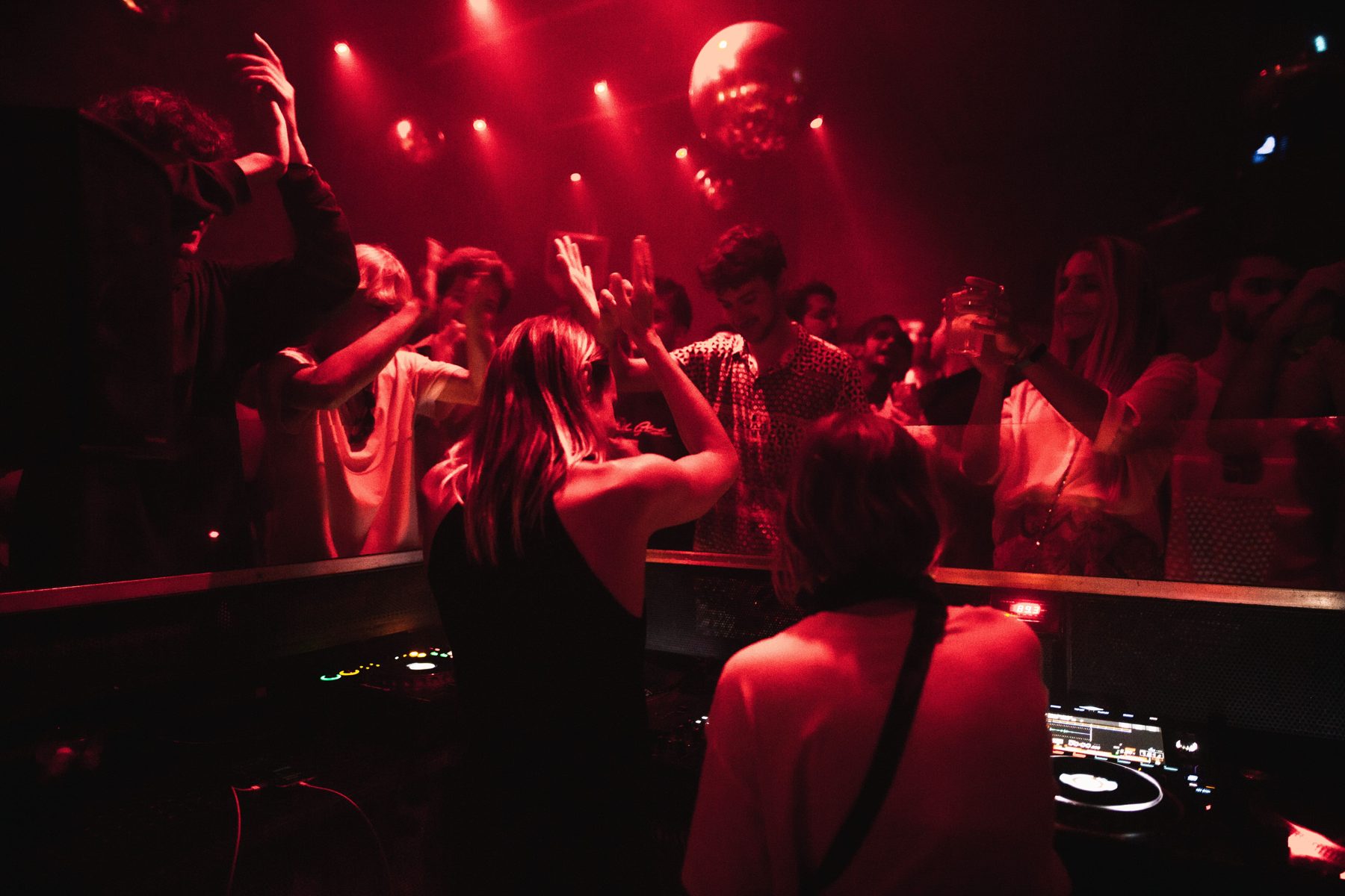 Goutier playing to a dancing crowd in a Barcelona club